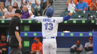 Guerrero Jr. slugs first 2 big league homers to lead Jays over