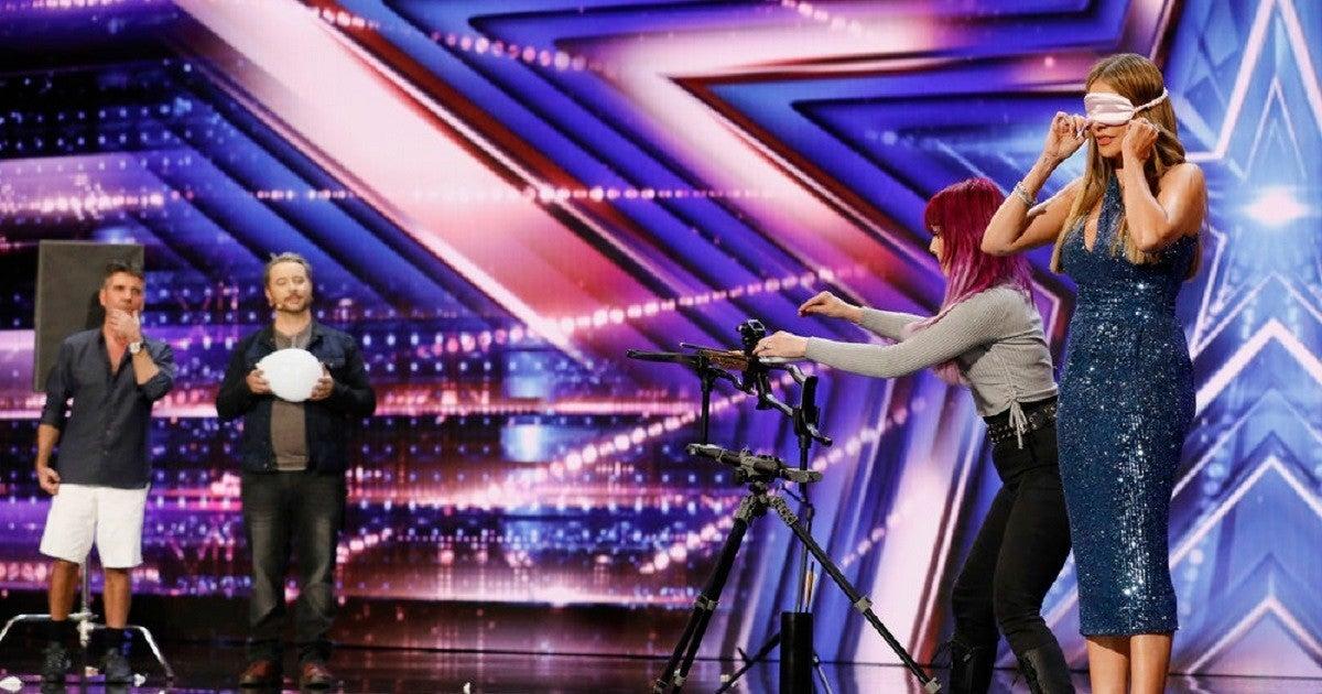 Simon Cowell Plays Terrifying Prank on Sofia Vergara on 'America's Got ...