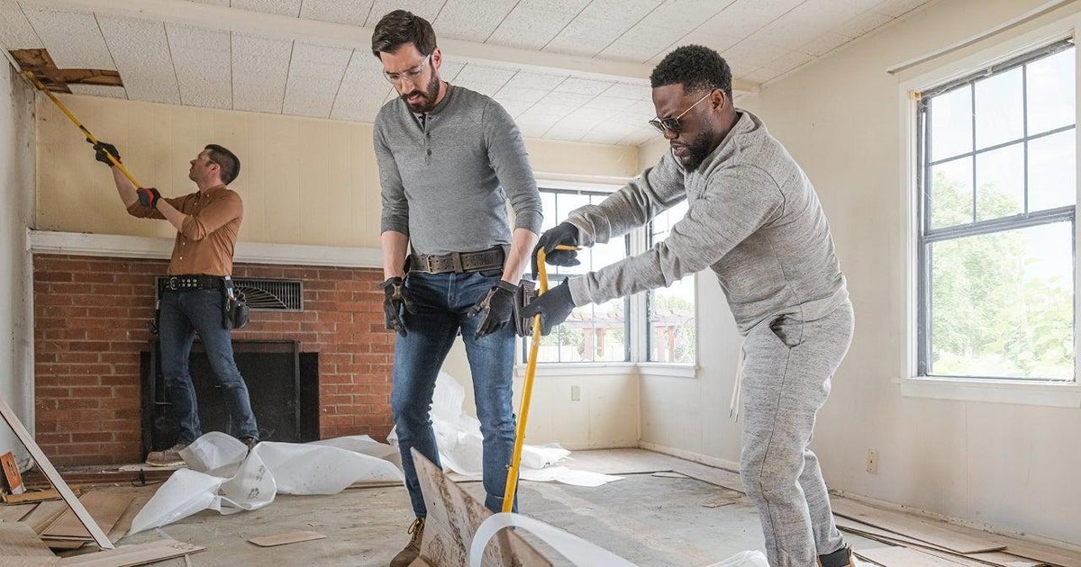 Kevin Hart Pays It Forward to Trainer Who Helped Him Walk Again After