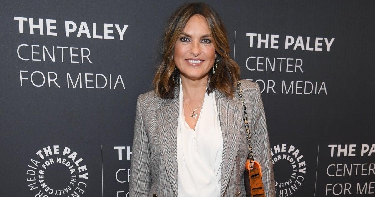 Mariska Hargitay Spotted in Cast, Crutches on 'Law & Order: SVU' Set