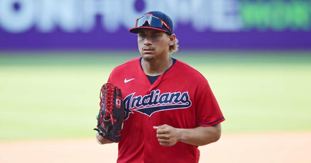 Cleveland's Josh Naylor suffers leg injury in scary outfield collision