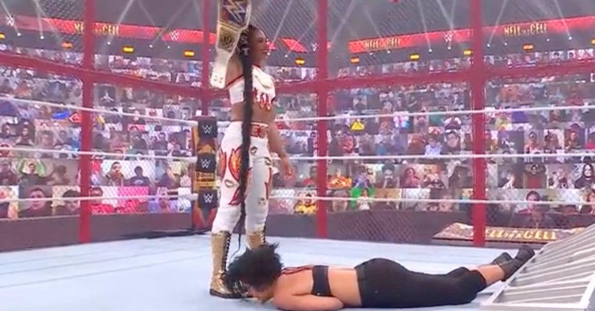 Wwe Bianca Belair Beats Bayley In Brutal Match At Hell In A Cell