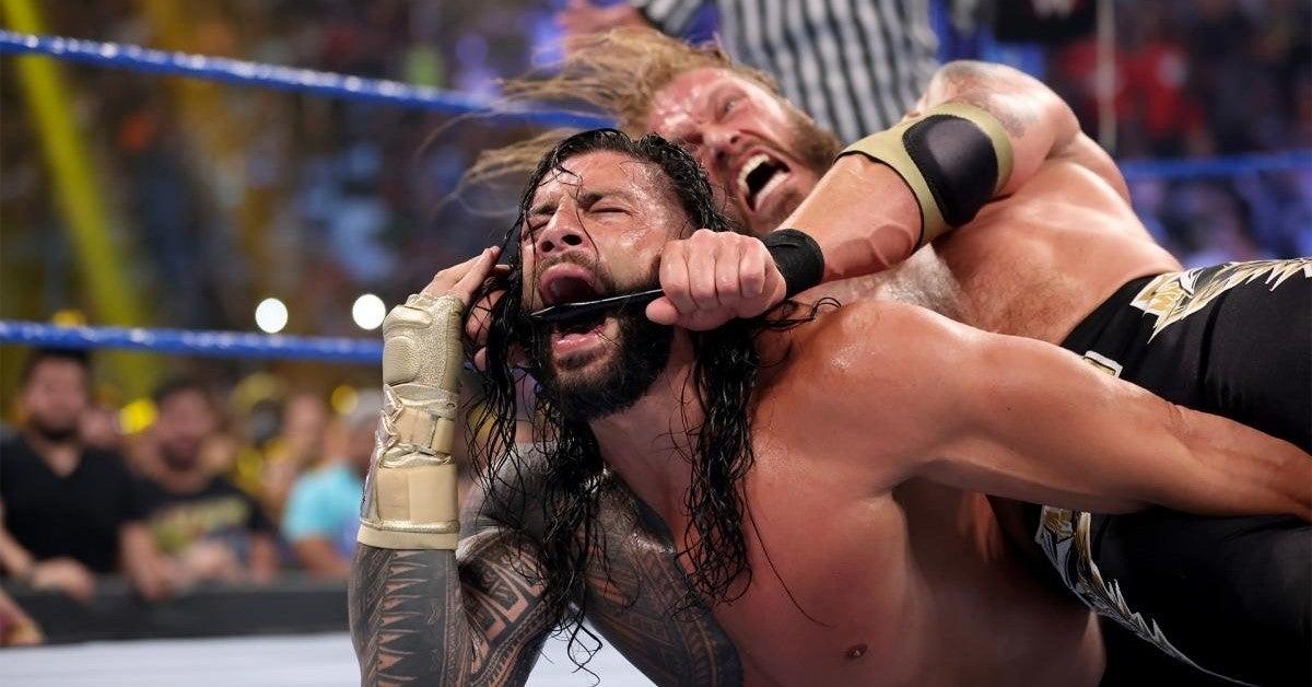 wwe-edge-roman-reigns-tapping-1276124