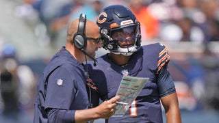 Injury, interception undercut Bears QB Justin Fields' otherwise