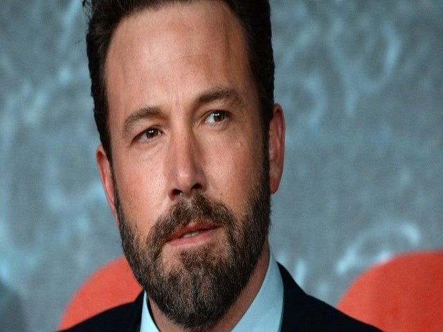 Ben Affleck Reportedly Ditches Wedding Ring for Outing With Daughter