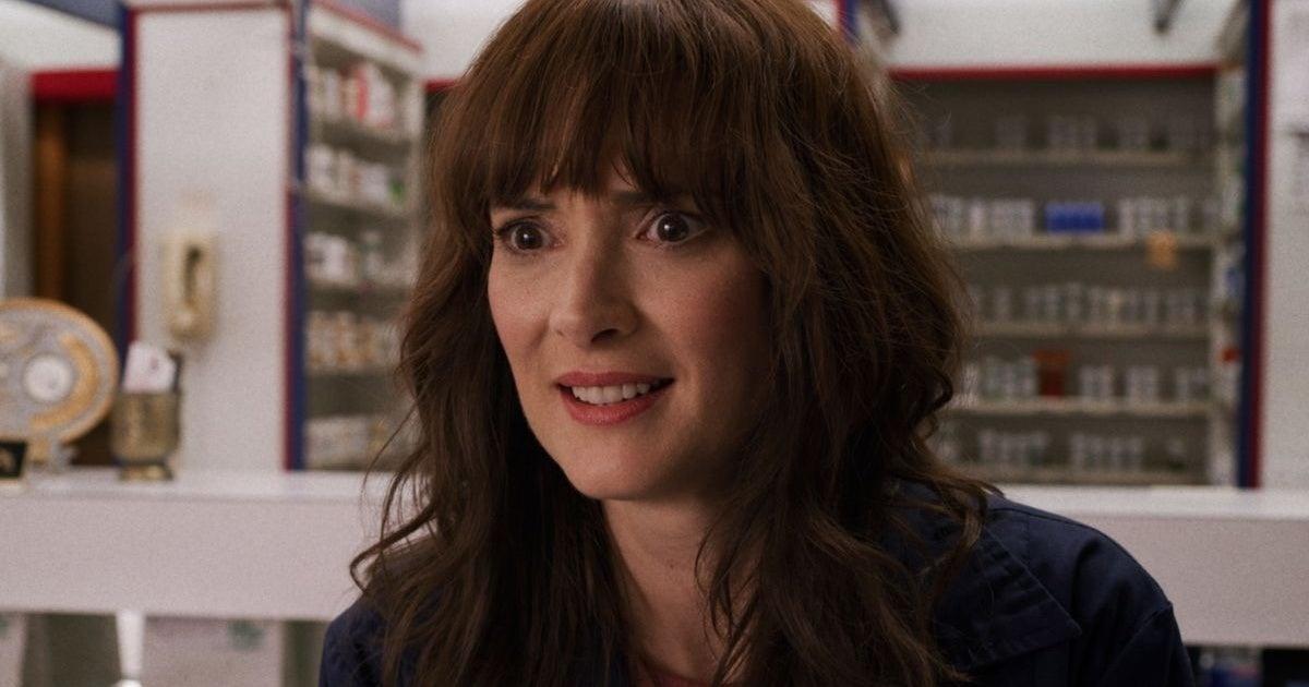 stranger-things-winona-ryder-20112785