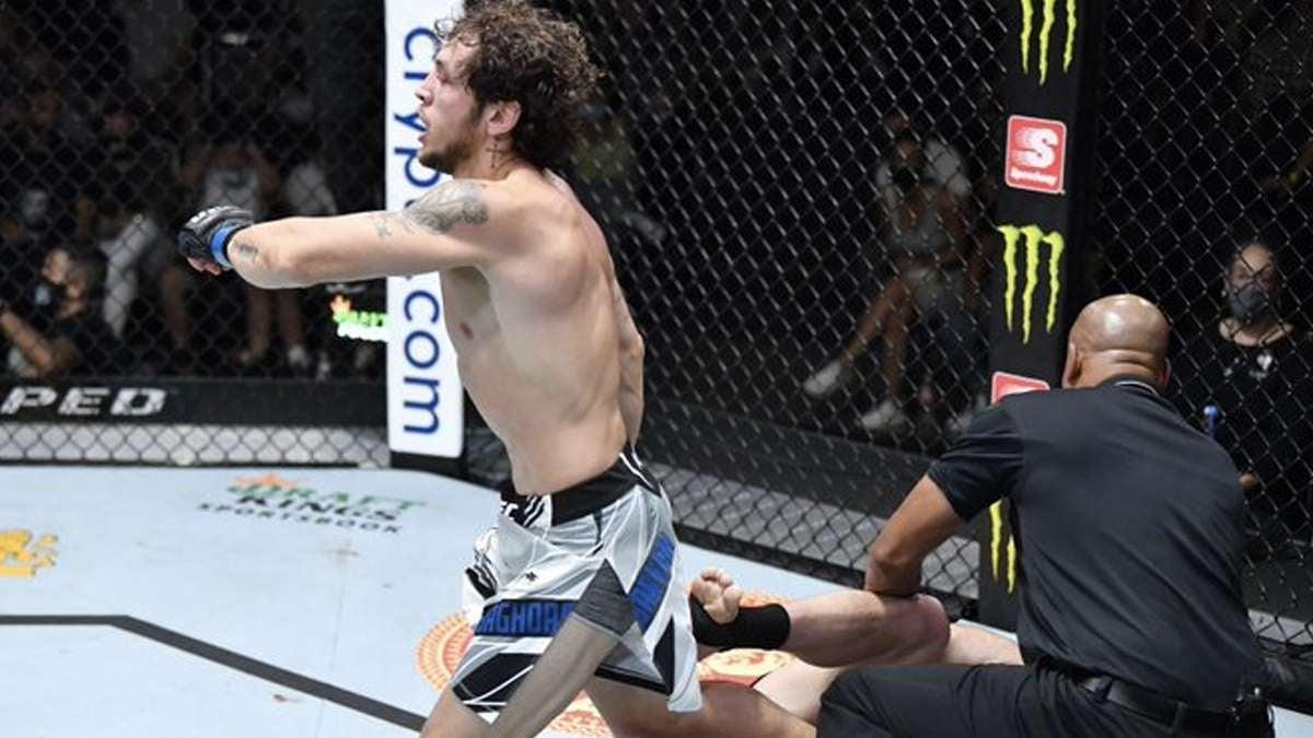 UFC Delivers Wild Head Kick KO at UFC Fight Night