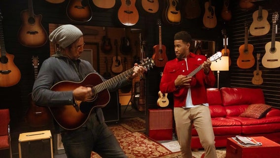 aaron-rodgers-state-farm-commerical-guitar-skills
