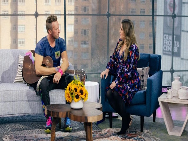 Kelly Clarkson's Son Hilariously Interrupts Chris Martin During Song for Bathroom Break
