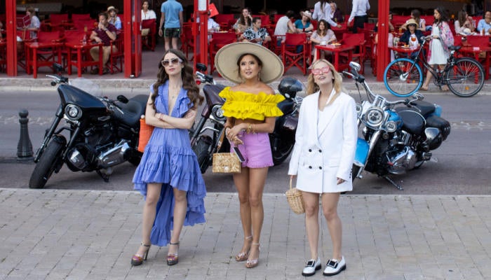 emily-in-paris-emily-mindy-camille.jpg emily-in-paris-emily-mindy-camille.jpg