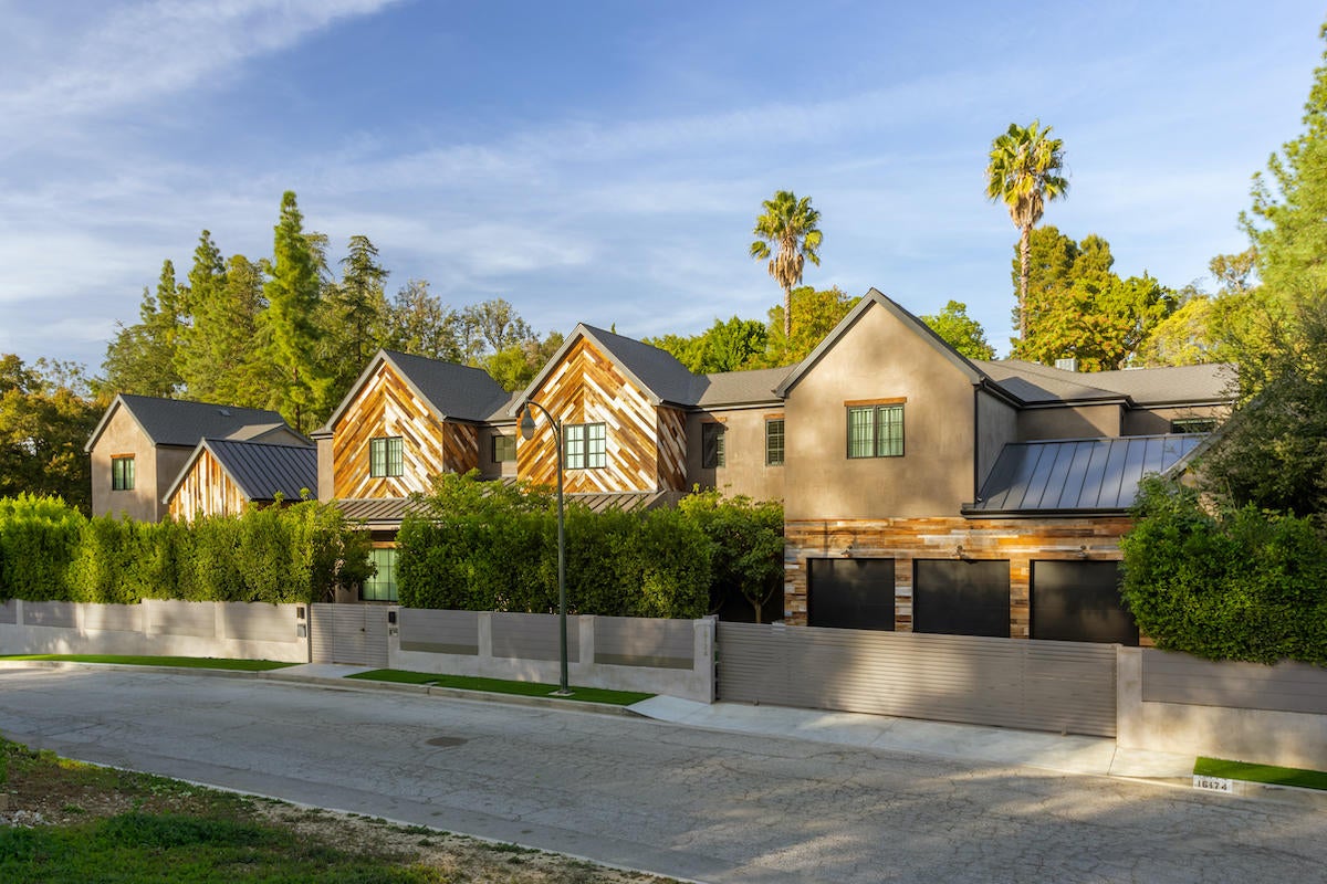 kelly-clarkson-encino-mansion.jpg kelly-clarkson-encino-mansion.jpg