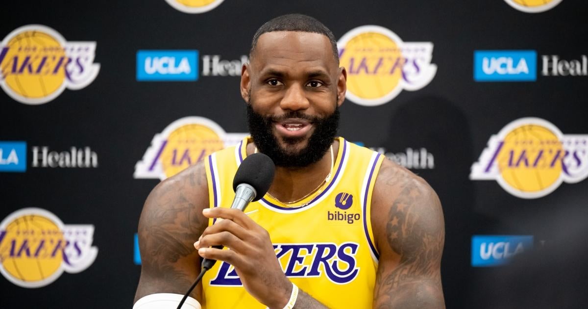 lebron-james-reveals-covid-19-vaccine.jpg lebron-james-reveals-covid-19-vaccine.jpg