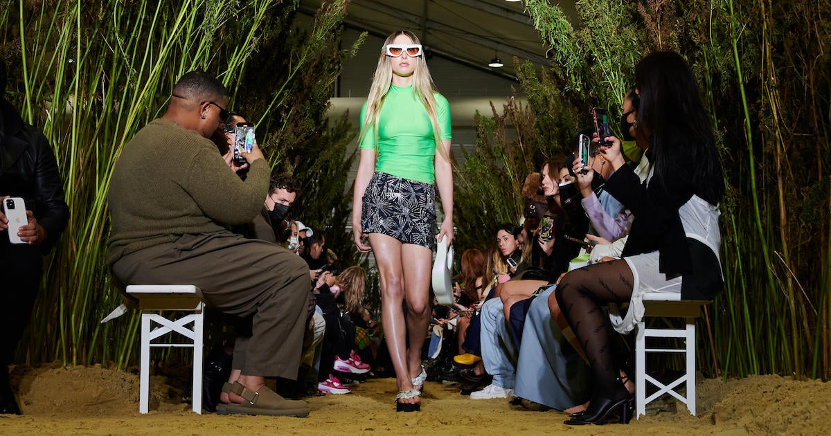 Steve Jobs' Daughter Eve Makes Her Runway Debut at Paris Fashion Week