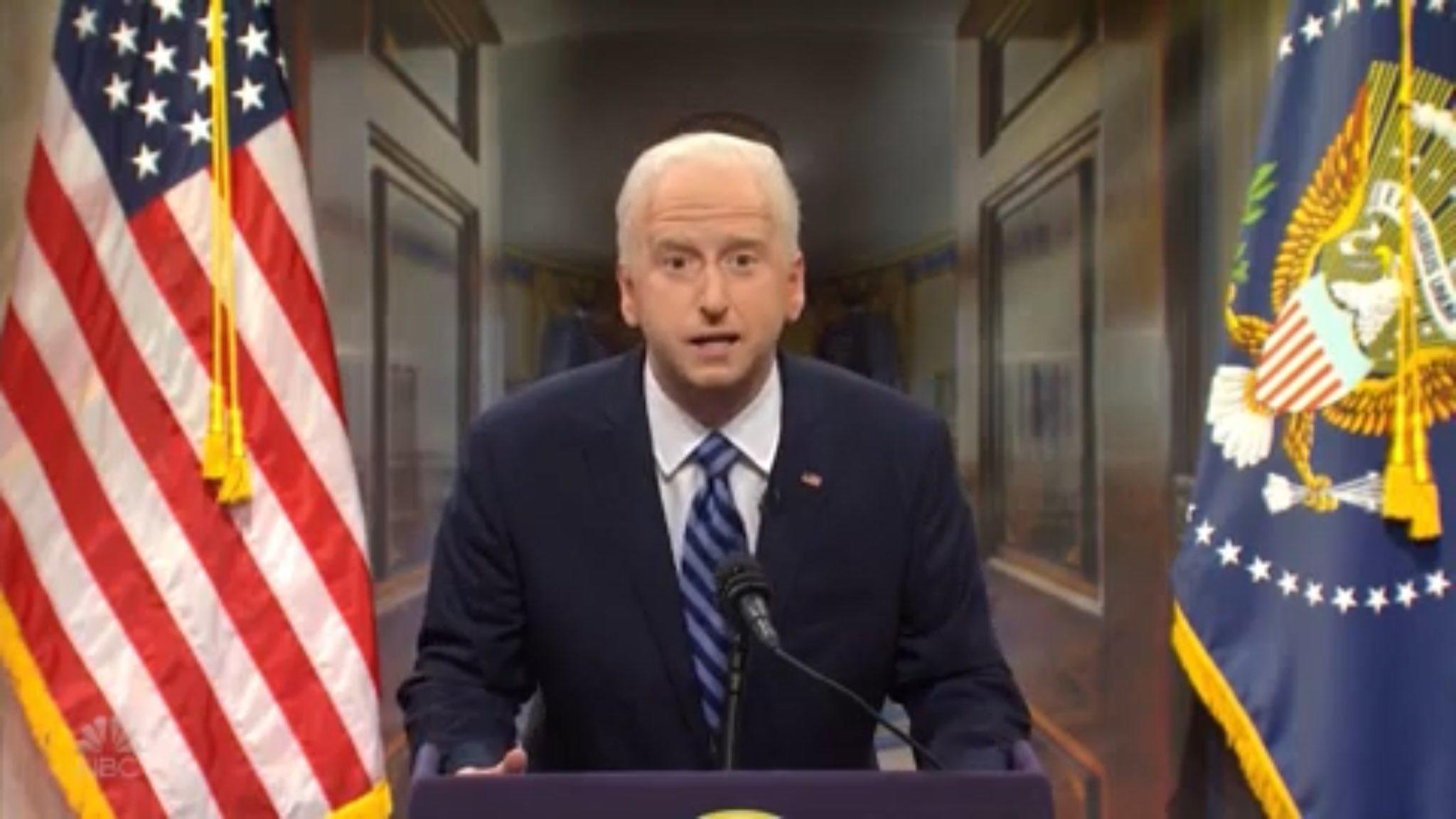 Viral Donald Trump Actor Makes SNL Debut as Joe Biden thumbnail