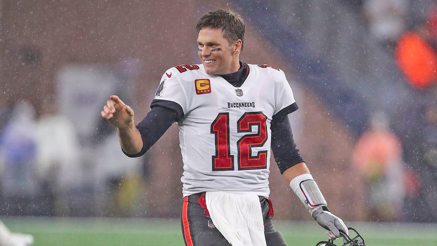 Tom Brady says he gave Buccaneers fan a Bitcoin to repay him for giving up ball from 600th career TD pass