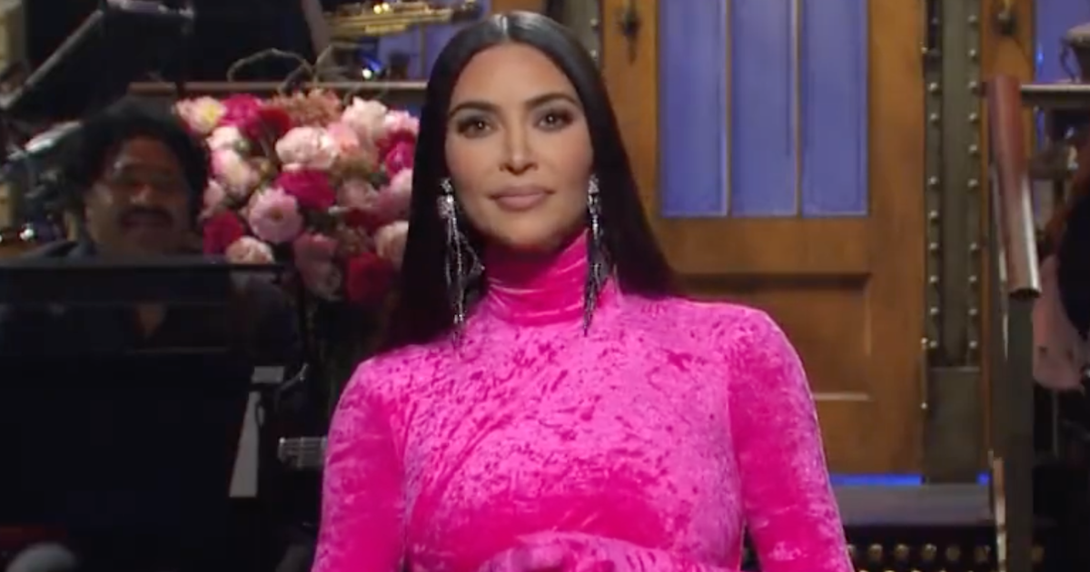 snl-kim-kardashian-roasts-kanye-west-and-her-siblings-in-opening