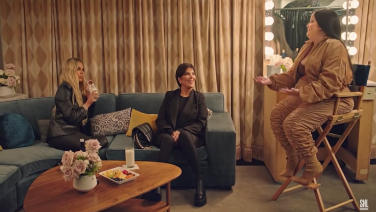 'SNL': Khloe Kardashian and Kris Jenner Make Surprise Cameos During Kim's Episode