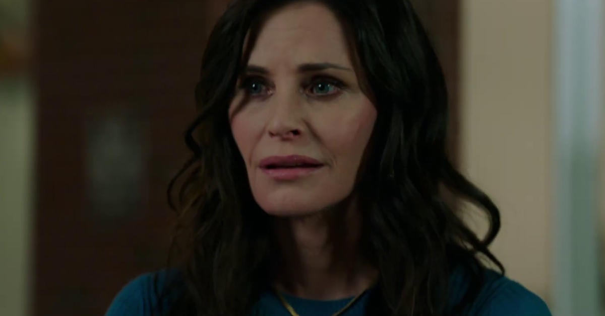 Scream 6': Courteney Cox Teases Ghostface Fight, Gale Weathers' Book