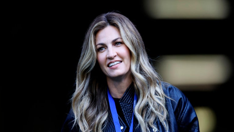 'Dancing With the Stars' Alum Erin Andrews Has Awkward Interaction With NFL Legend on Live TV