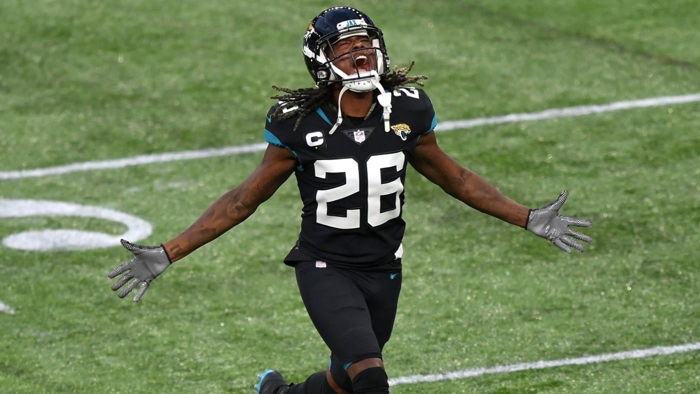 Jags end 20-game skid with 53-yard FG to beat Dolphins 23-20
