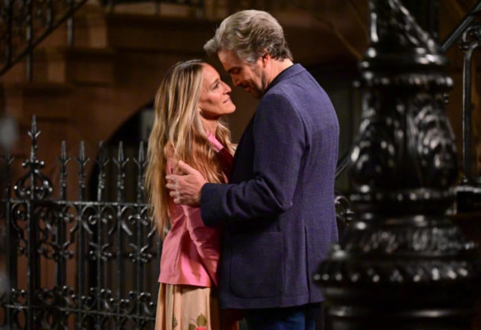 carrie-bradshaw-and-just-like-that.jpg carrie-bradshaw-and-just-like-that.jpg