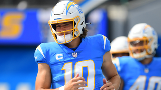 Steelers at Chargers predictions: Point spread, total, player props, trends  for 'Sunday Night Football' 