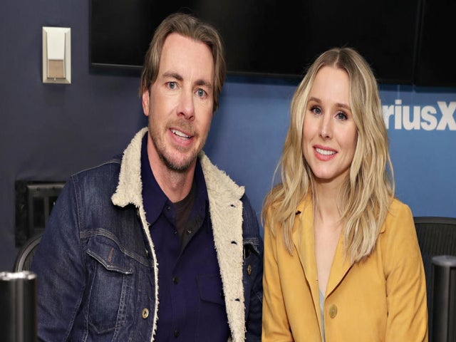 Tom Hanks Photobombs Kristen Bell and Dax Shepard's Photo at Shania Twain Concert