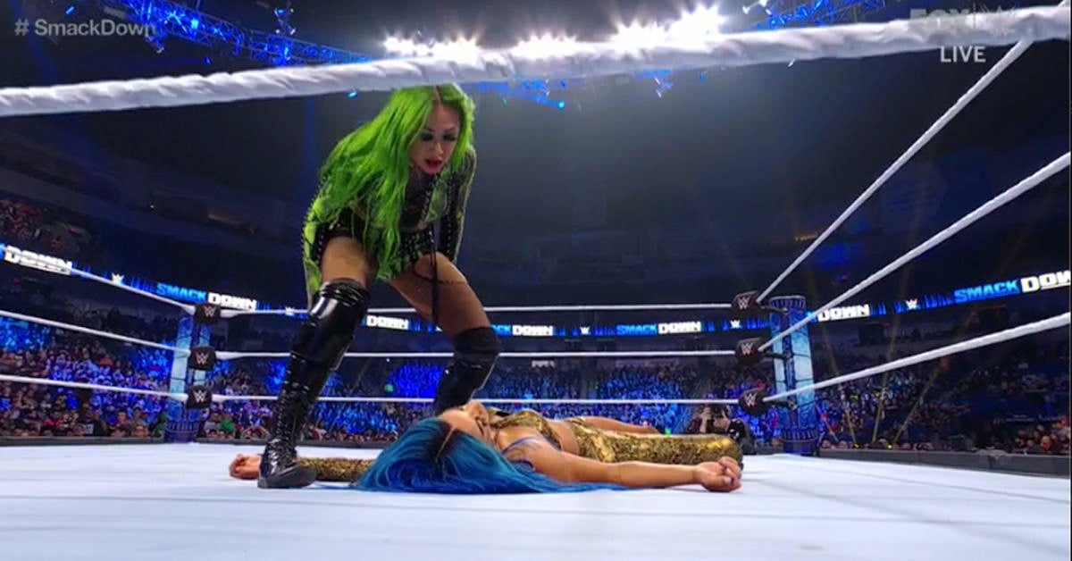 WWE's Shotzi Delivers a Beatdown to Sasha Banks in SmackDown Heel Turn