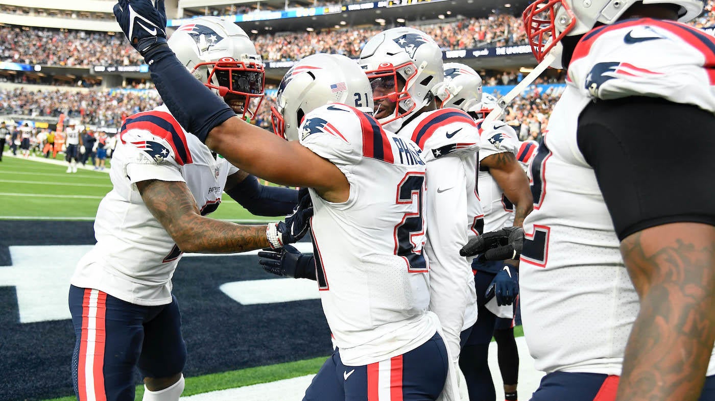 Los Angeles Chargers quarterback Justin Herbert throws against the New  England Patriots during the second half of an NFL football game Sunday,  Oct. 31, 2021, in Inglewood, Calif. (AP Photo/John McCoy Stock