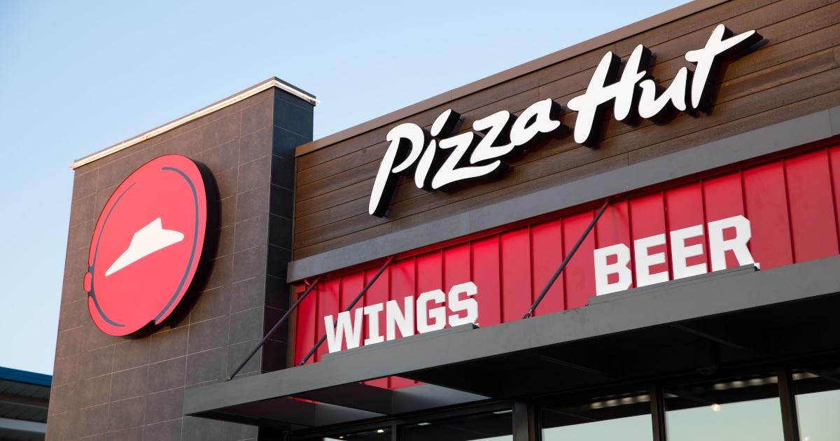 Pizza Hut Worker Raises Eyebrows With Viral ‘Cleaning’ TikTok