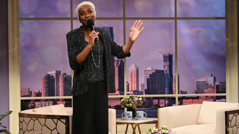'SNL': Dionne Warwick Show Sketch Returns With Surprising Guest Star