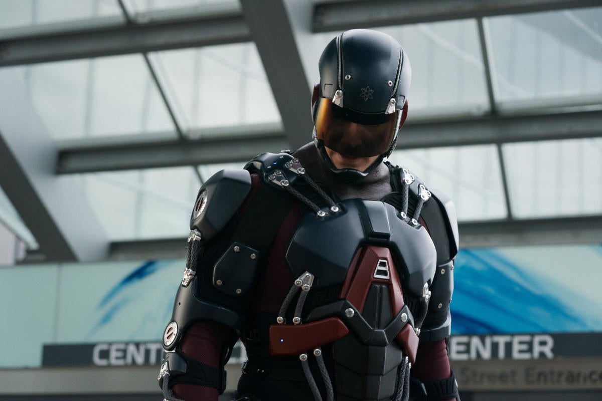 The Flash Teams up with The Atom in "Armageddon, Part 1" Photos