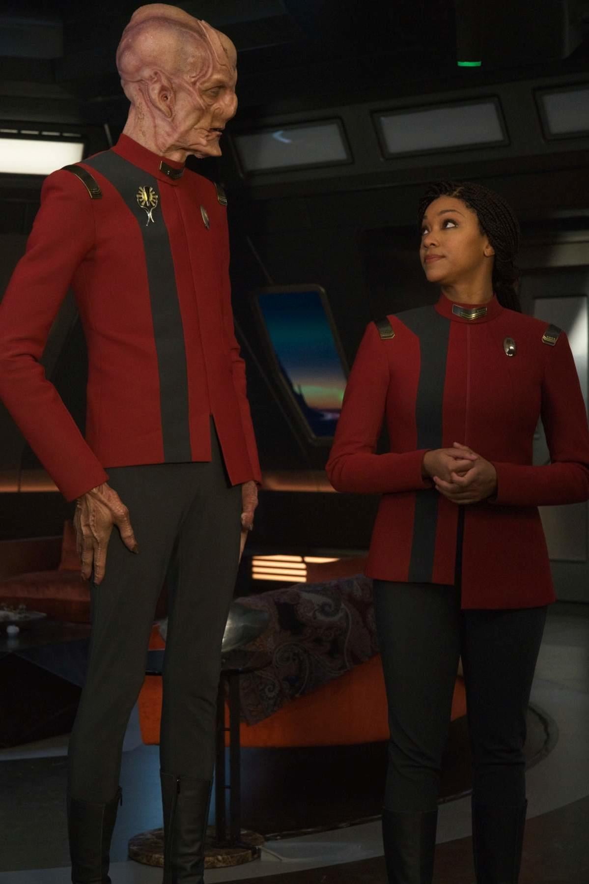 star trek discovery season 4 uniforms