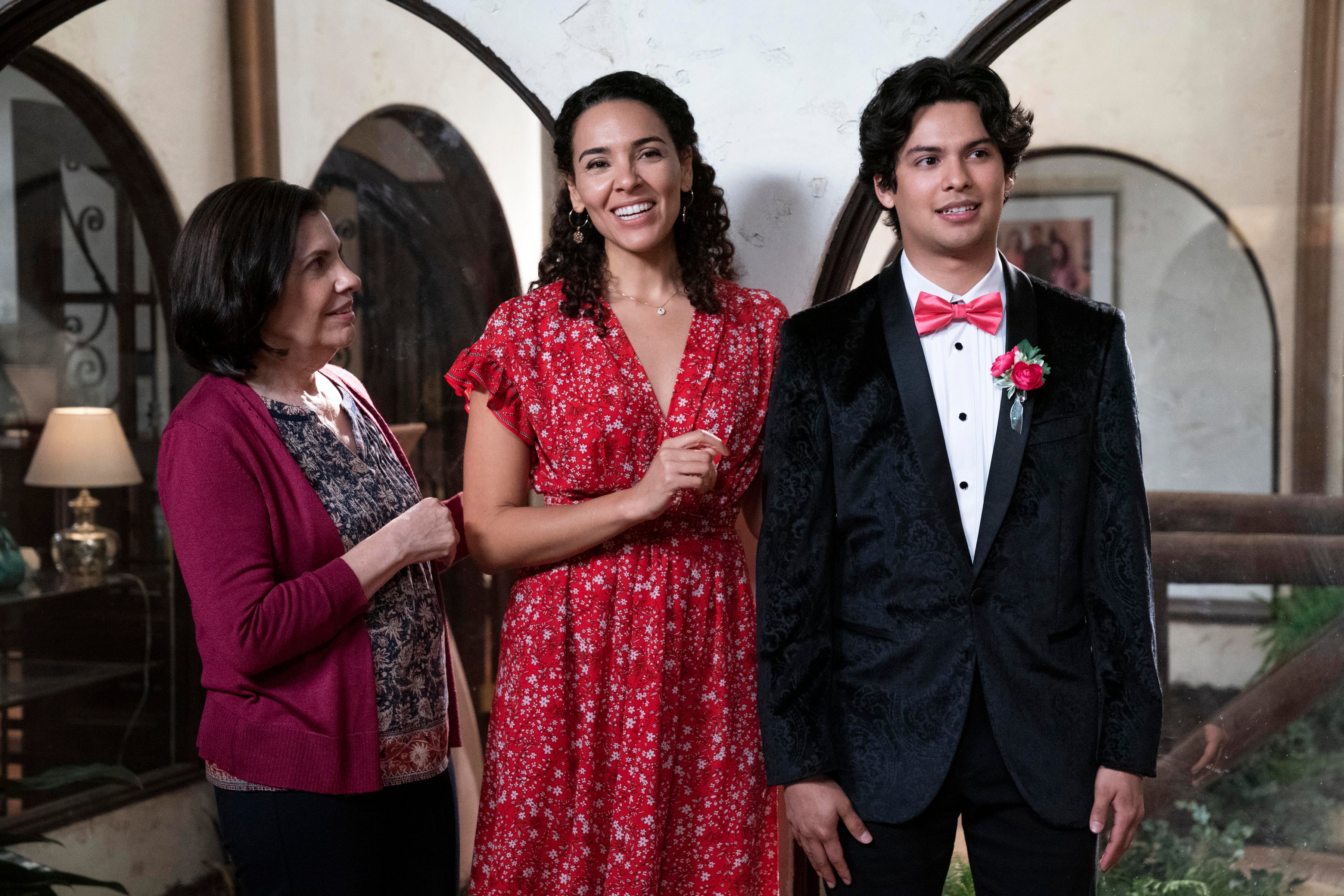 cobra-kai-4-miguel-carmen-rosa.jpg cobra-kai-4-miguel-carmen-rosa.jpg