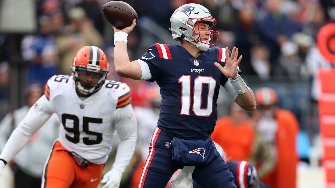 Jones tosses 3 TDs, Mayfield hurt as Pats beat Browns 45-7