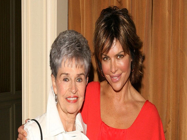 'RHOBH' Star Lisa Rinna Marks First Thanksgiving Since Mom Lois' Death