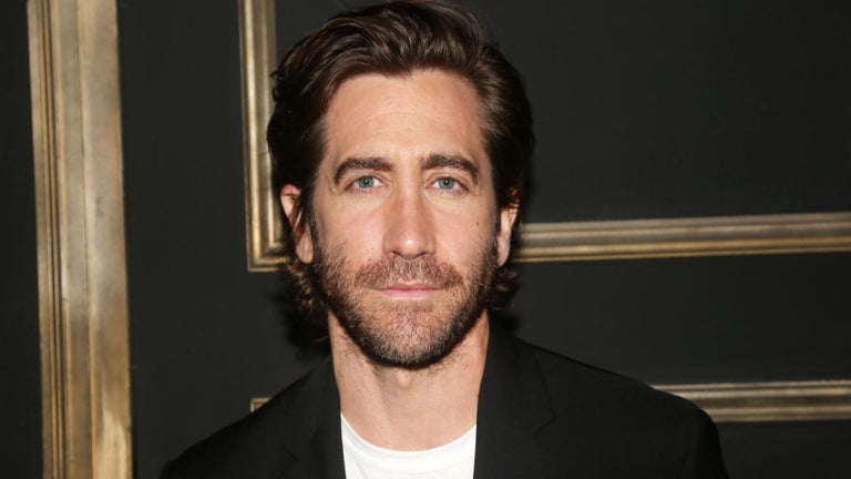 Jake Gyllenhaal Recalls Awkward Meeting With Brad Pitt Amid Jennifer Aniston's Marriage