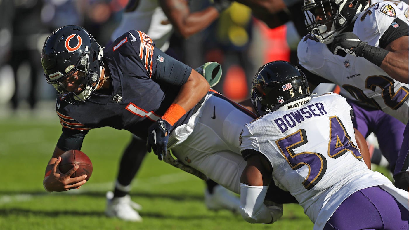 Bears' Justin Fields reportedly suffered bruised ribs, status for  Thanksgiving game in question - CBS Sports, image size:1400x788