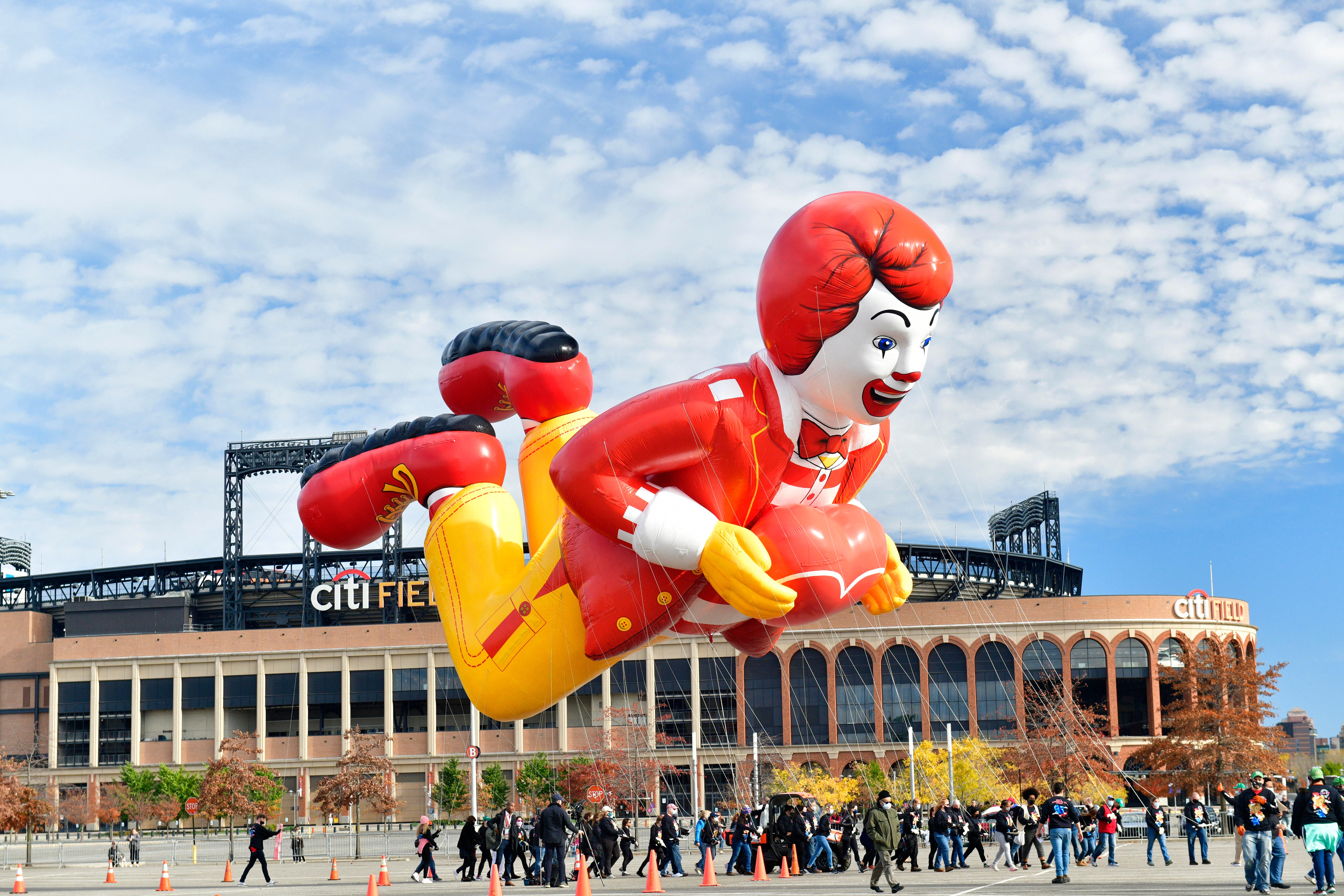 2021-ronald-mcdonald-heart-balloon.jpg 2021-ronald-mcdonald-heart-balloon.jpg