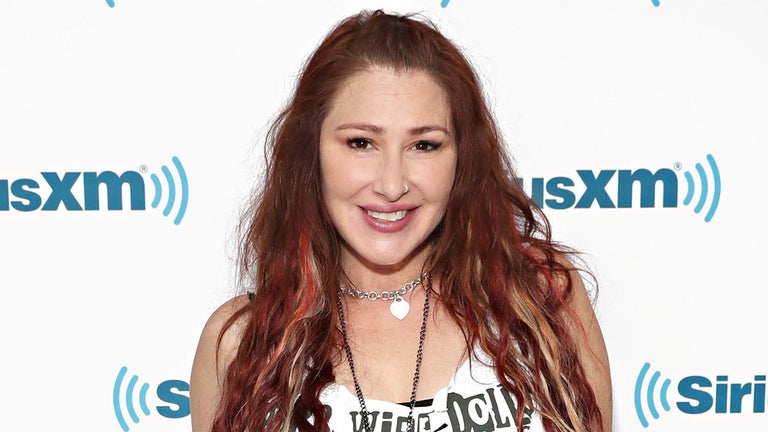 Former '80s Teen Pop Star Tiffany Gives 'F-You' to Fans During Florida Performance