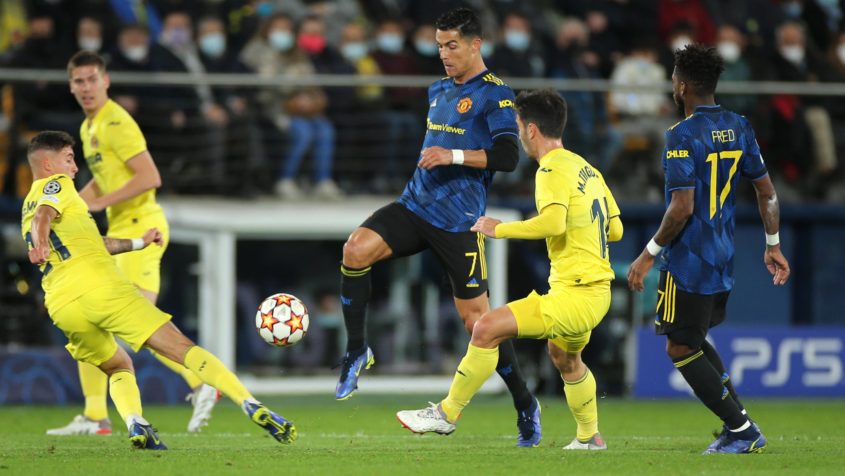 Villarreal vs Manchester United score: Ronaldo, Sancho late Champions  League goals lead to Carrick debut win - CBSSports.com