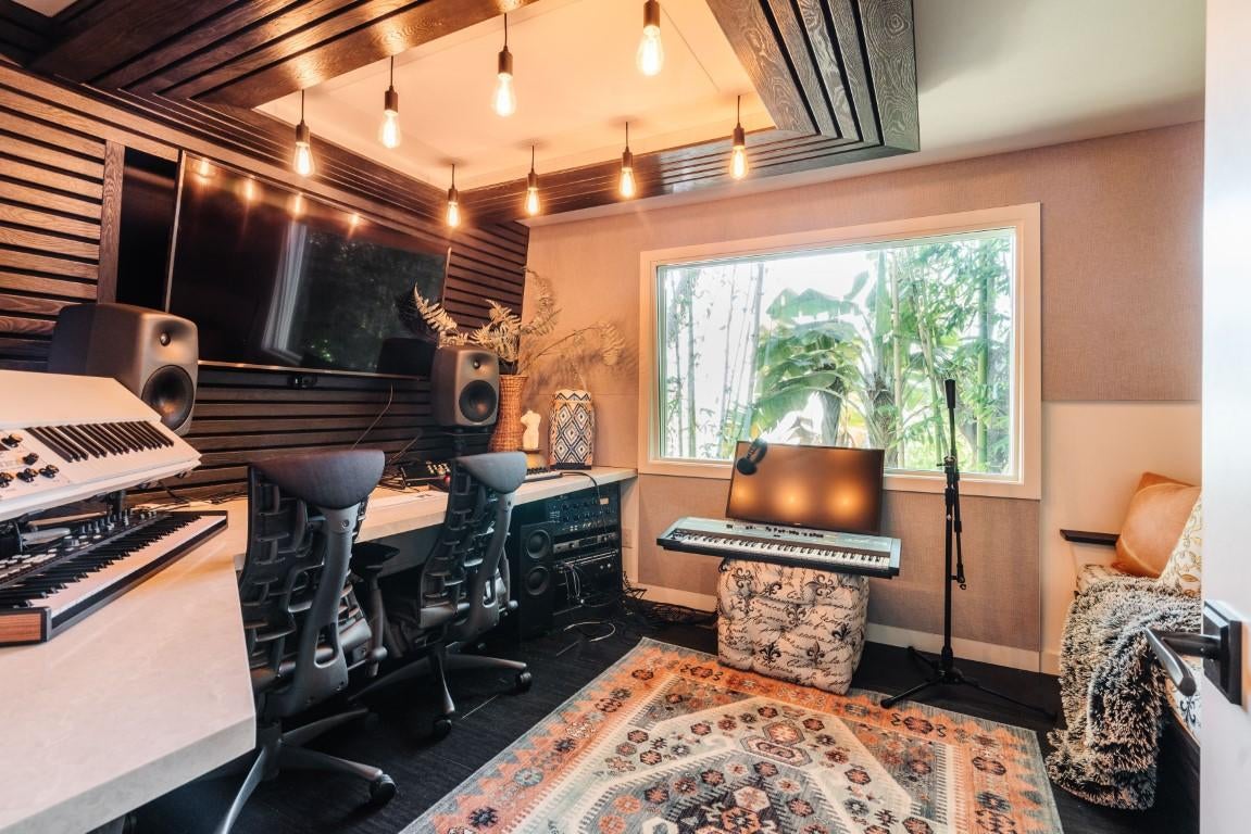 recording-studio.jpg recording-studio.jpg