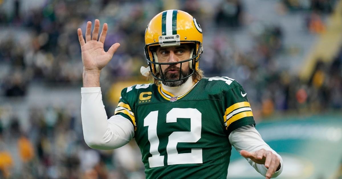 aaron-rodgers-spotted-famous-sports-doctory-toe-injury