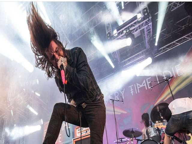 Metal Frontman Makes Surprise Exit From Tour Due to Health Issue