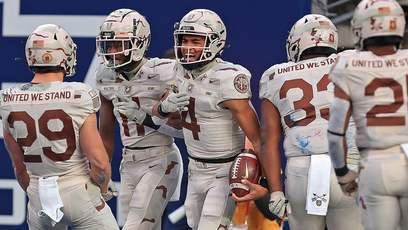 usatsi-17338604-christian-anderson-army-qb-td-run-1q-2021-1400.jpg