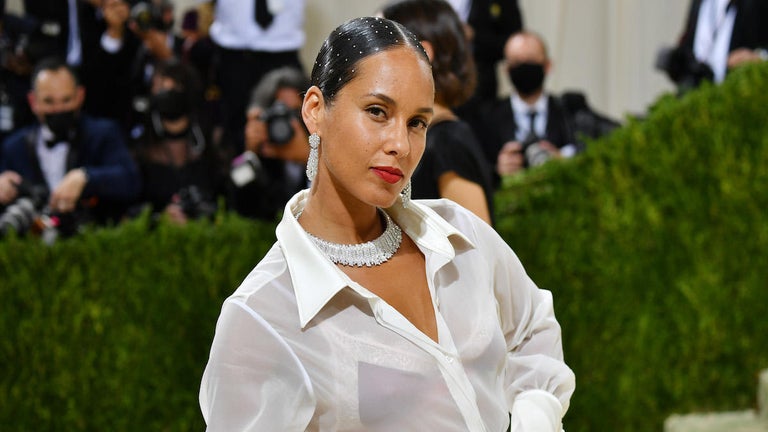 Alicia Keys Had Twitter Users Clutching Their Pearls With Unexpected Interview Moment