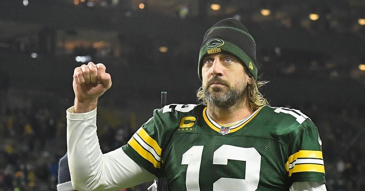 Aaron Rodgers Look-alike Spotted in Packers Crowd, and They're Identical.jpg