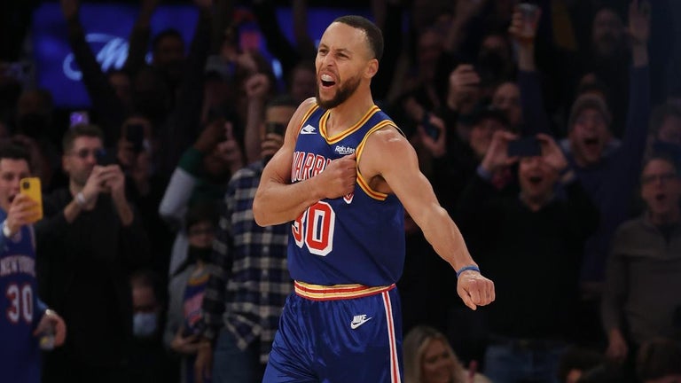 NBA Fans Praise Stephen Curry for Setting All-Time Record for 3-Pointers