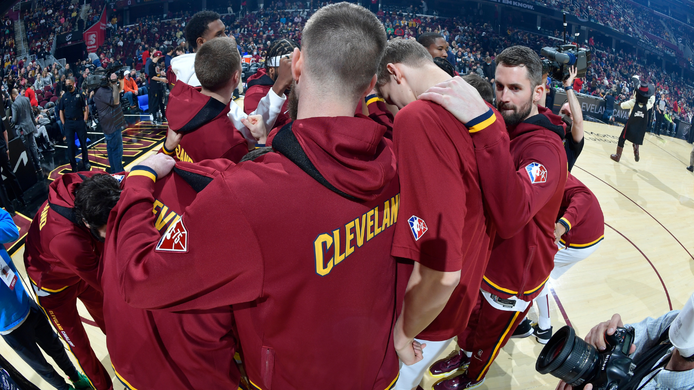 cavs-huddle.png