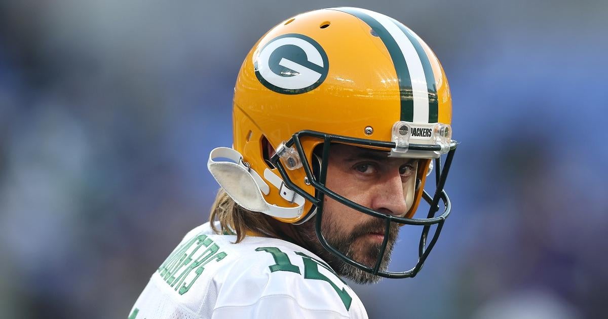 Rodgers breaks Favre's Packers record for career TD passes